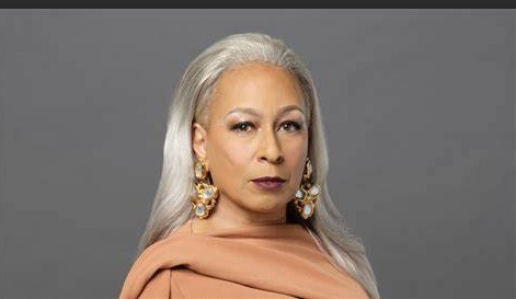 female lead in Beyond the Gates